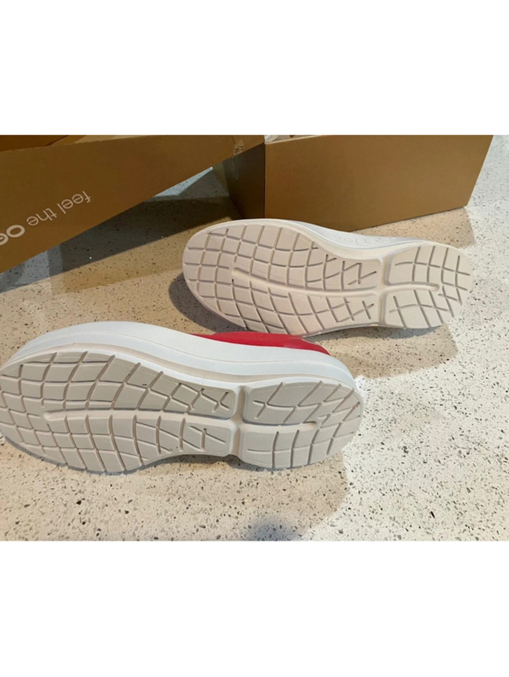 Oofos Oomega eeZee Womens Slip On Shoes Neon Berry Red Recovery NWT Platform - Picture 6 of 6